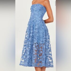 Chic Strapless Floral Lace Dress in Blue